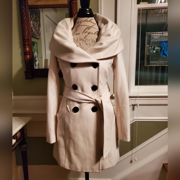 bebe Jackets & Blazers - BeBe wool Winter White double-breasted coat with dramatic collar sz M